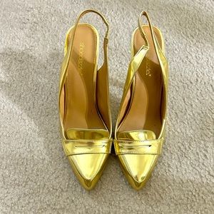 Gold, 4 inch Shoedazzle heeled pumps.